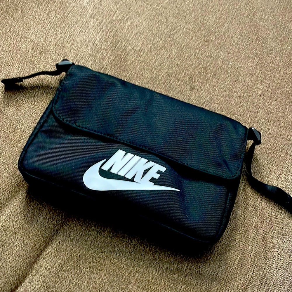Nike crossbody new never worn.
